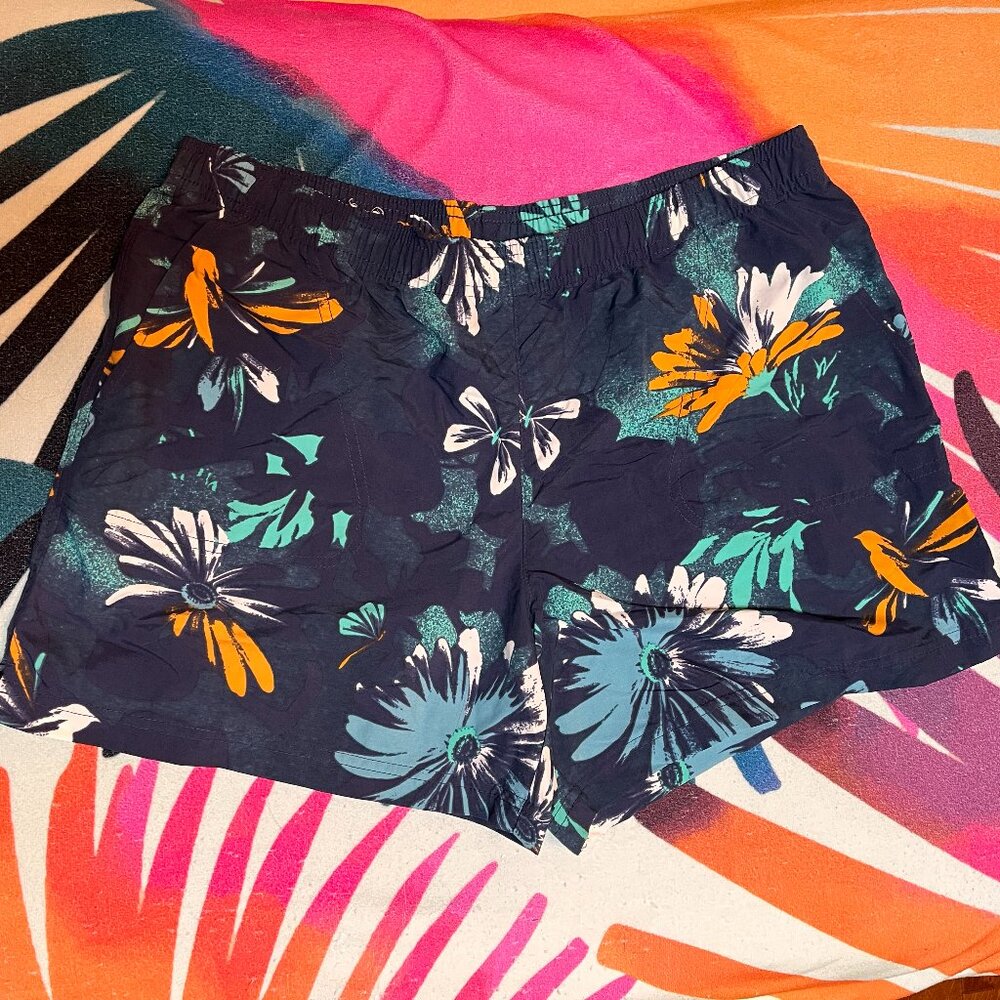 Columbia Sandy River shorts, size Large, navy print